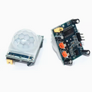 Forsiden og bagsiden af et  HC-SR501 PIR Bevægelsesføler/PIR bevægelsessensor 