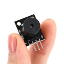 Aktiv buzzer i hånd