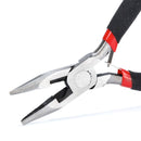 En nærbillede af Spidstang med tænder åbne, viser metaloverfladen