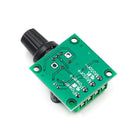 bagsiden af et PWM DC Motor Speed controller modul, der vender mod venstre