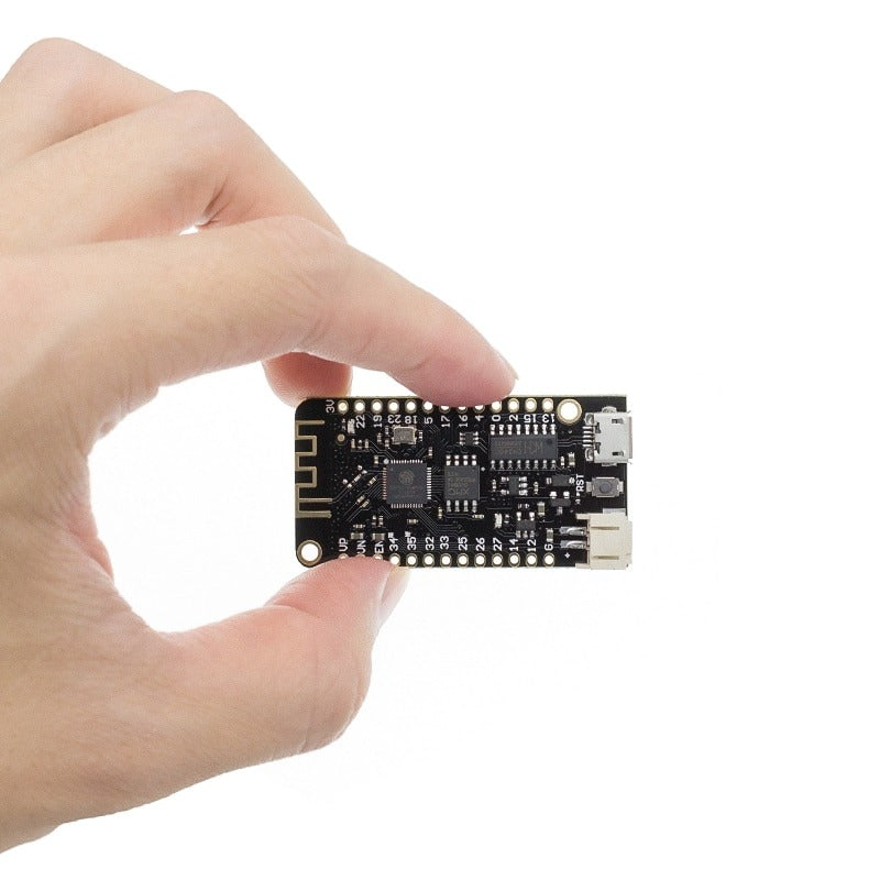 Image of ESP32 WEMOS LOLIN32 Lite V1 med batteristik og lader i hånd